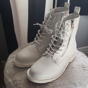 ☆•°White boots ☆•°Charlotte Russe